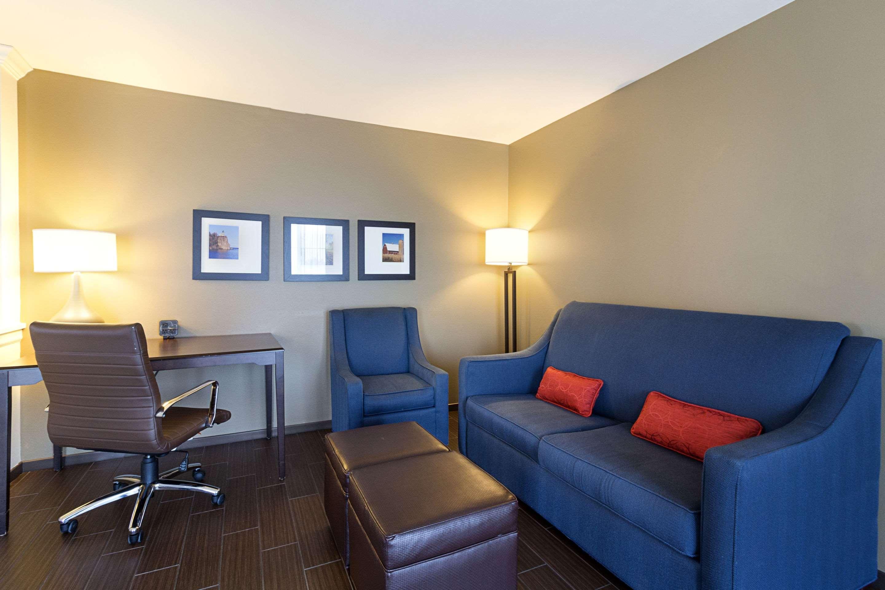Comfort Suites & Conference Center Worthington Екстер'єр фото