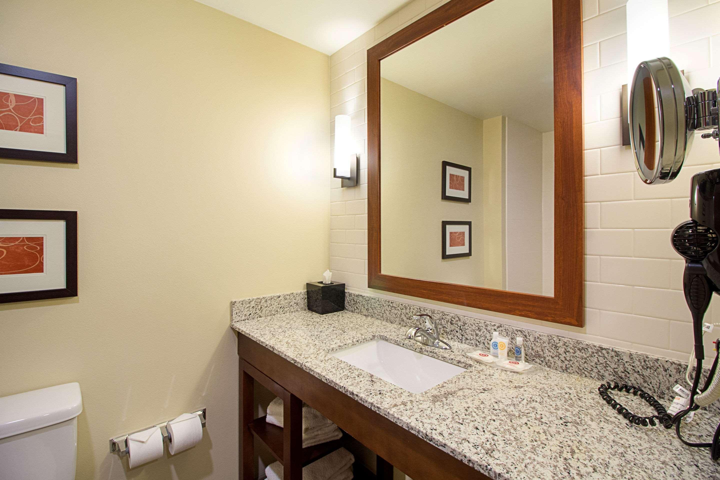 Comfort Suites & Conference Center Worthington Екстер'єр фото