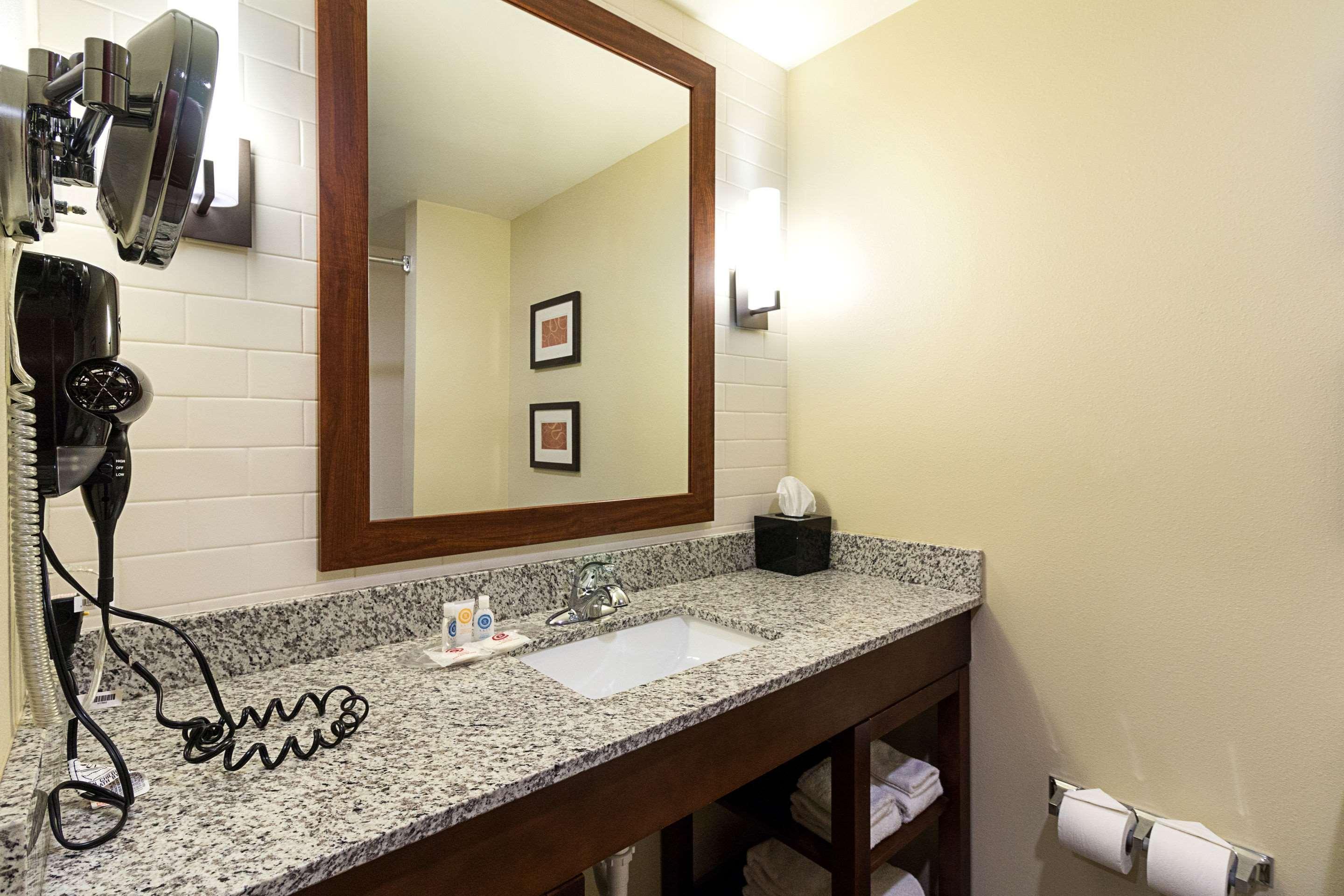 Comfort Suites & Conference Center Worthington Екстер'єр фото