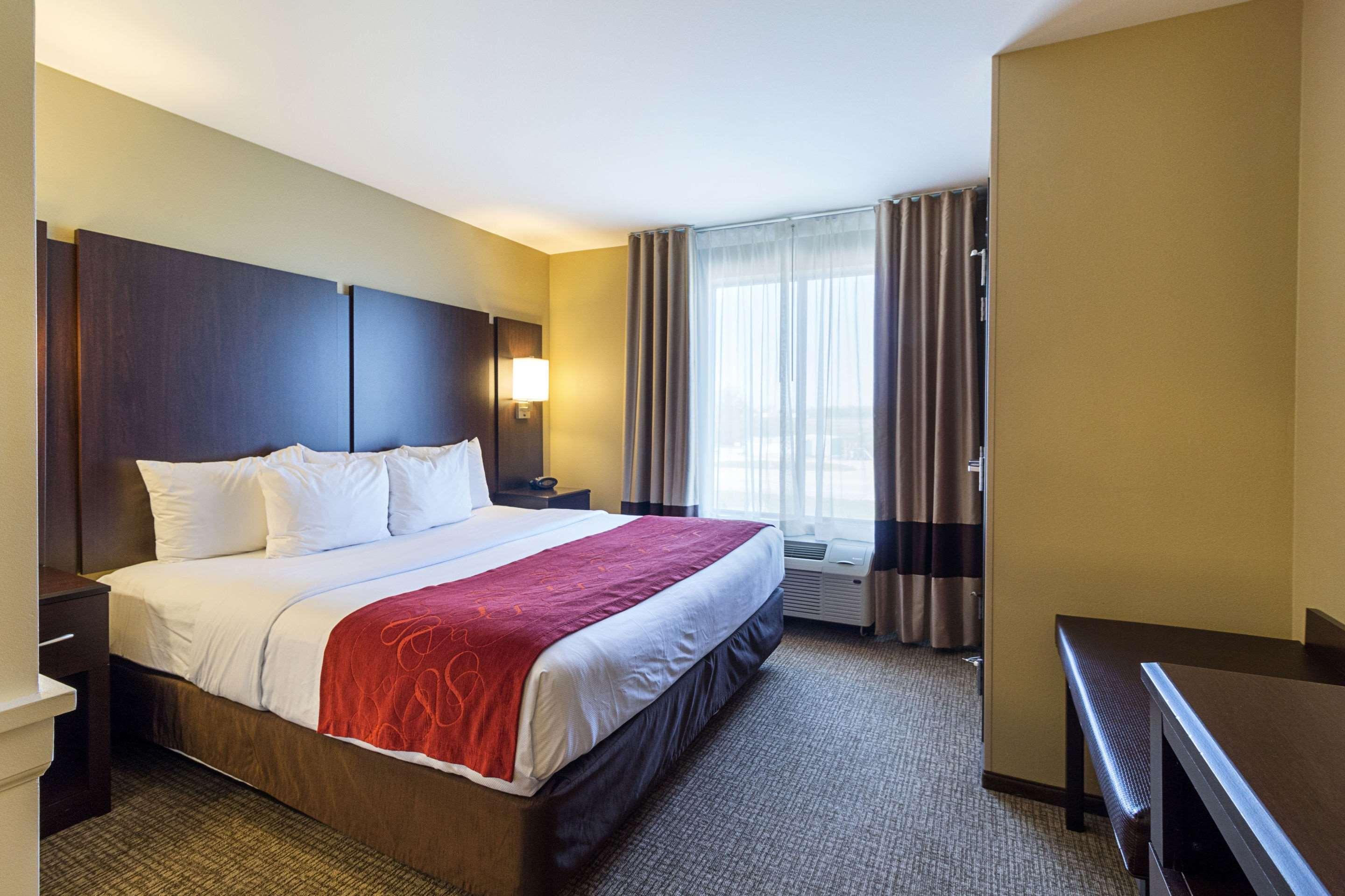 Comfort Suites & Conference Center Worthington Екстер'єр фото