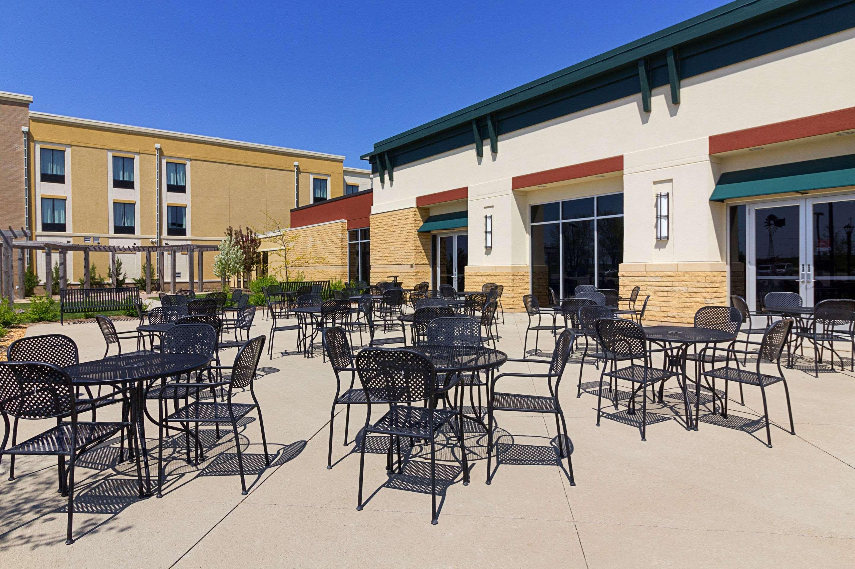 Comfort Suites & Conference Center Worthington Екстер'єр фото