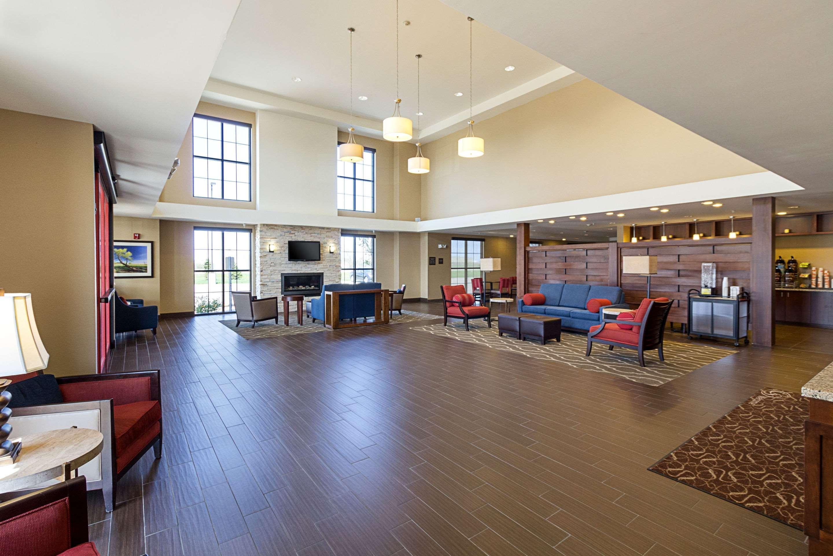 Comfort Suites & Conference Center Worthington Екстер'єр фото