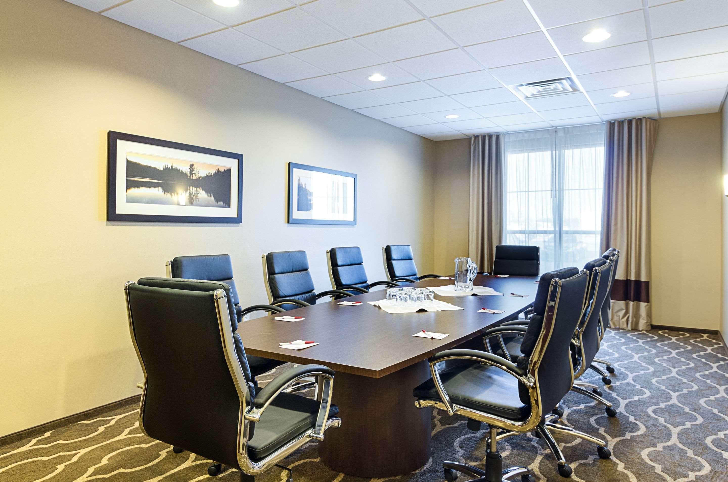 Comfort Suites & Conference Center Worthington Екстер'єр фото