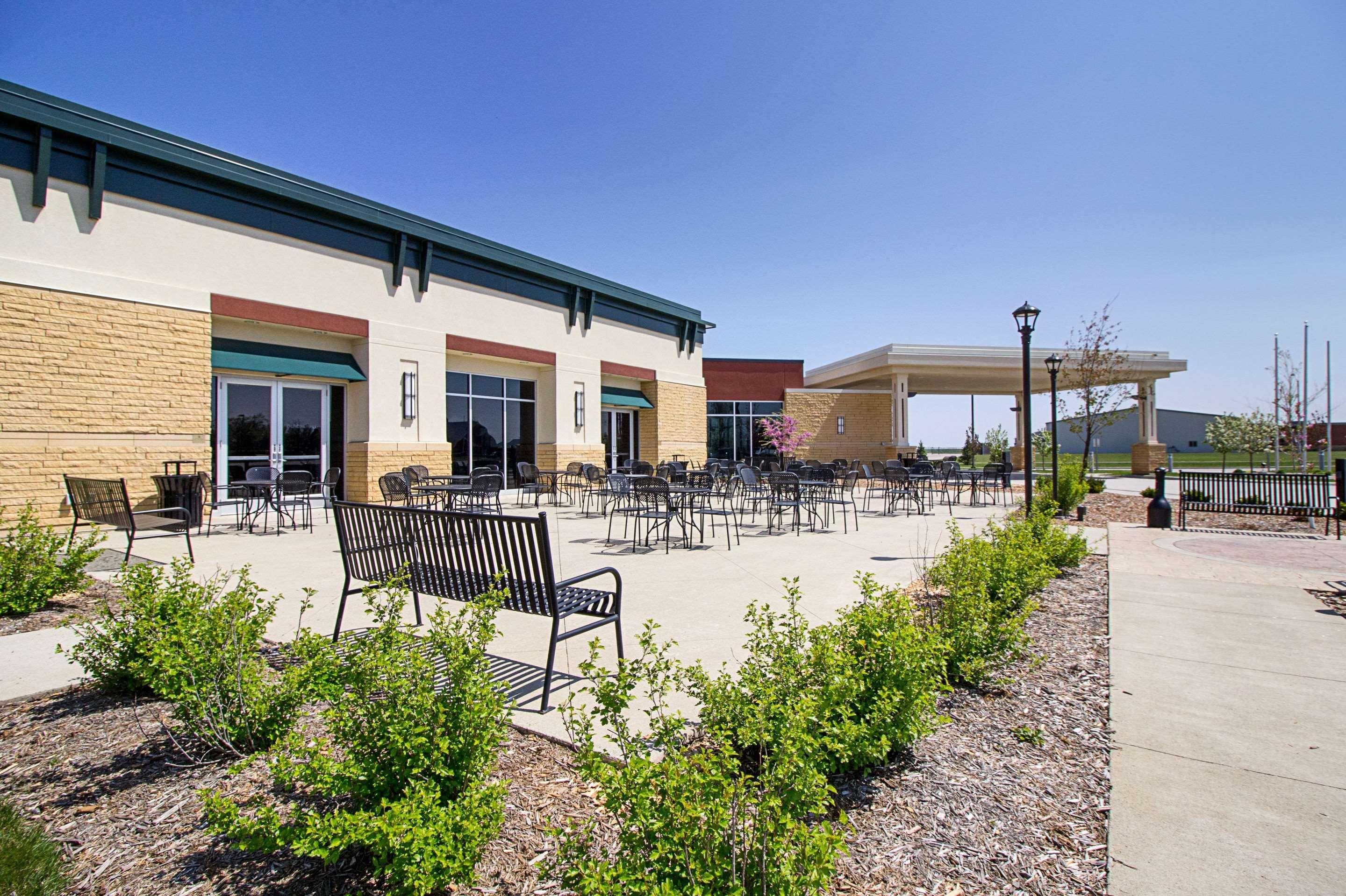 Comfort Suites & Conference Center Worthington Екстер'єр фото
