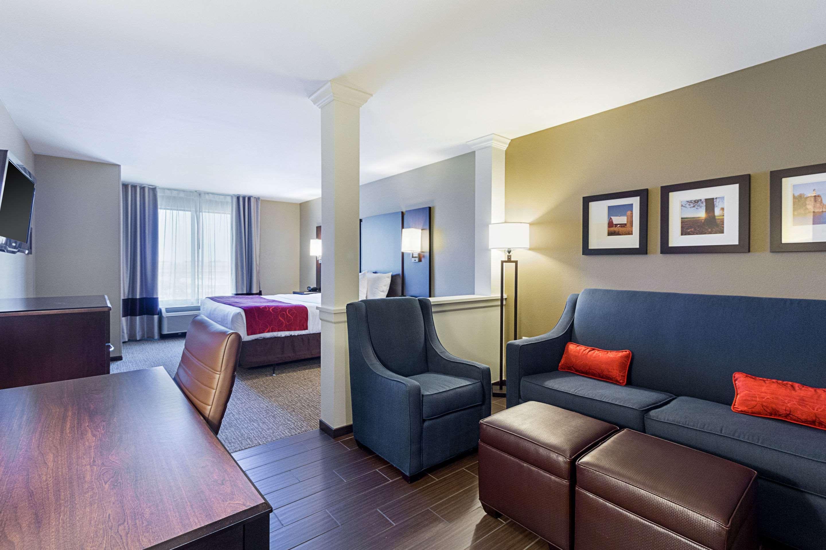 Comfort Suites & Conference Center Worthington Екстер'єр фото