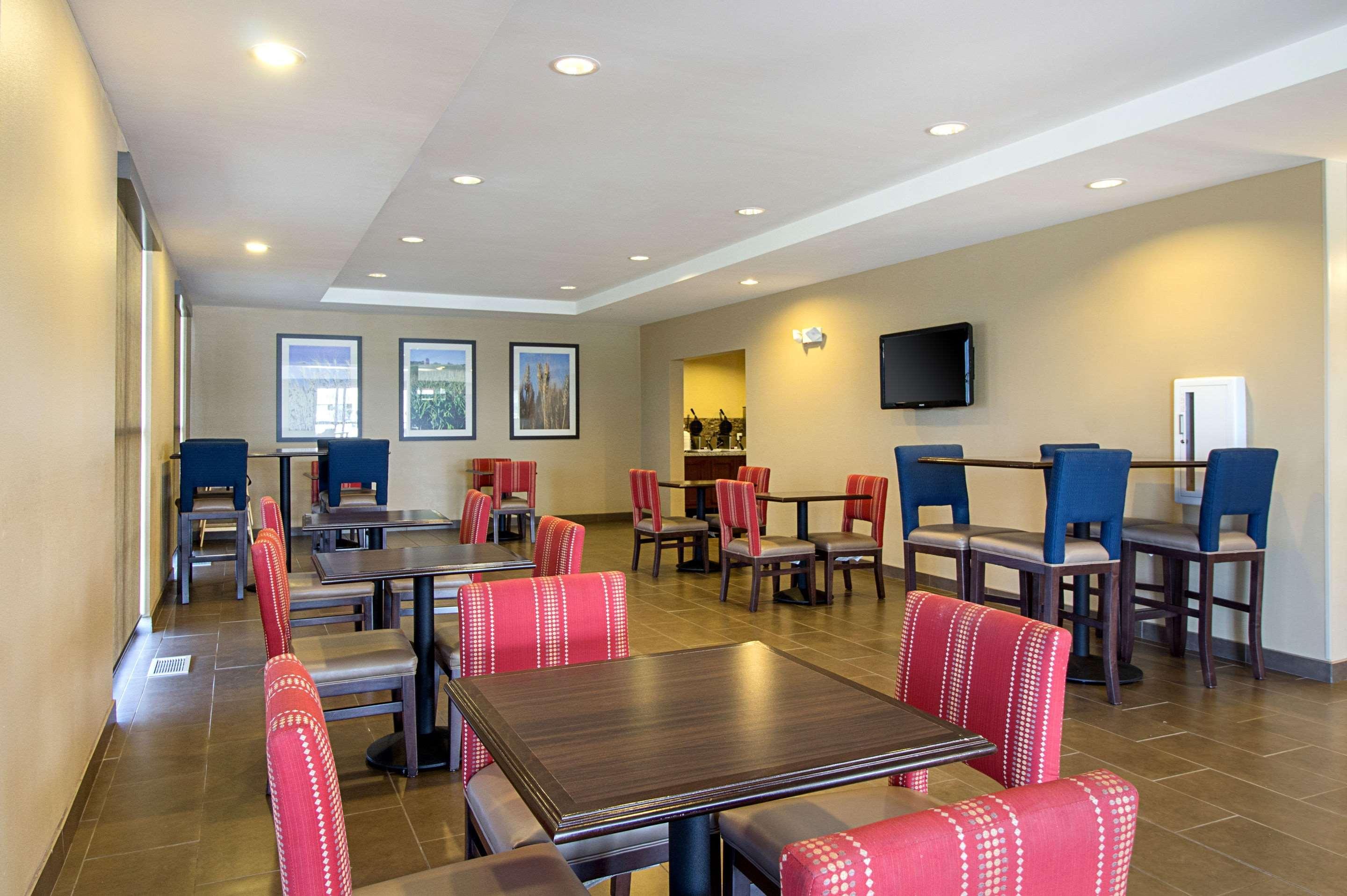 Comfort Suites & Conference Center Worthington Екстер'єр фото