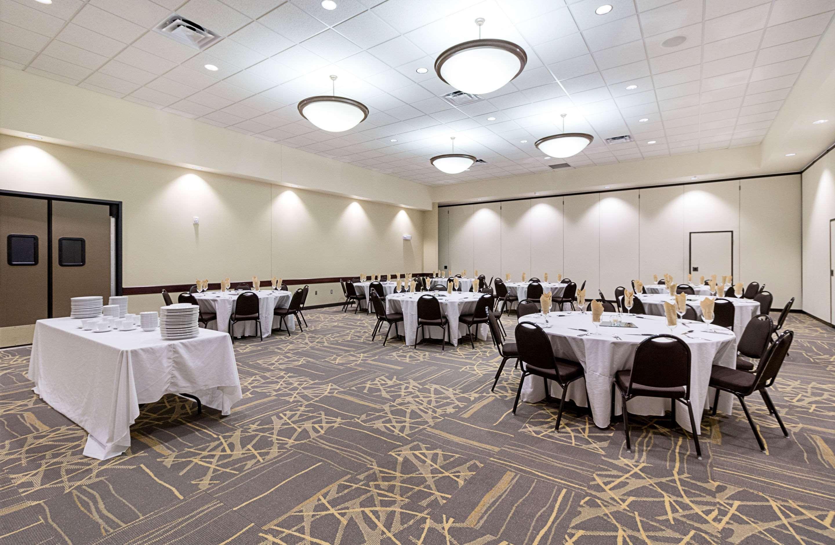 Comfort Suites & Conference Center Worthington Екстер'єр фото
